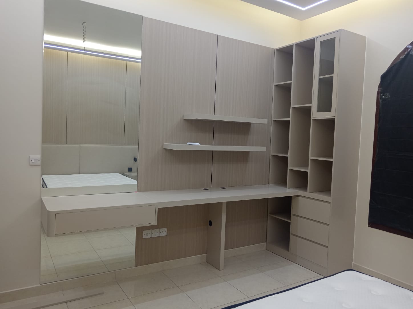 Modern built-in shelving Dubai joinery