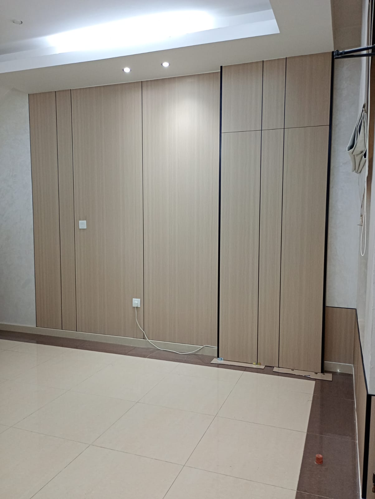 Modern built-in shelving Dubai joinery