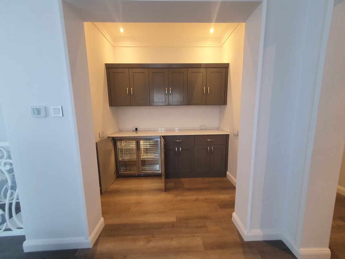 Bespoke dining table Dubai solid wood