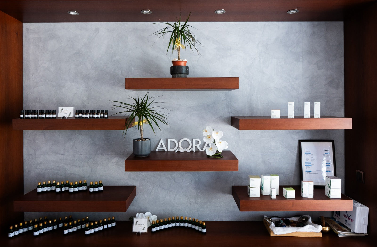 Bespoke dining table Dubai solid wood